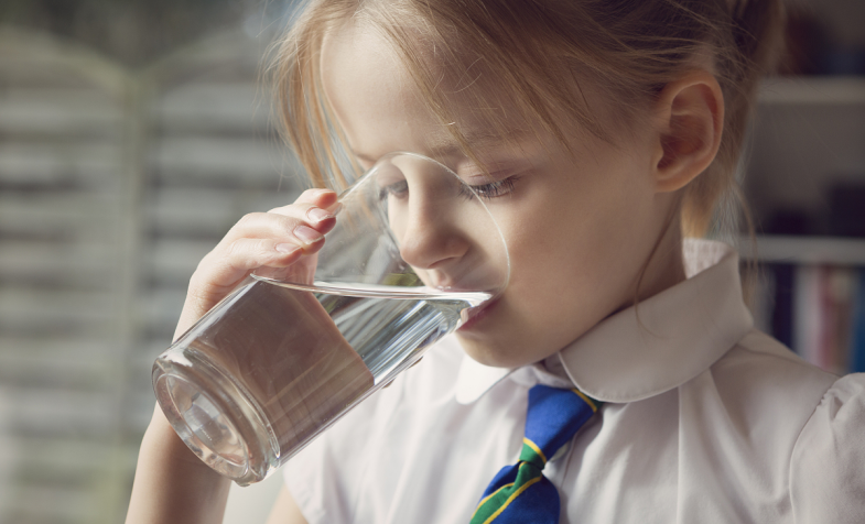 精格管道直饮水以纯净好水，呵护学生冬日饮水健康