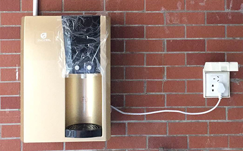学校楼层壁挂式饮水机16年深耕学校饮水领域，品质为生[精格净水]